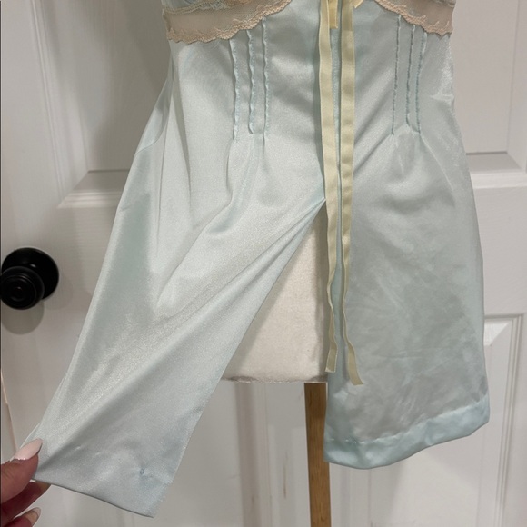 💙Vintage Light Blue Lace Trim Camisole💙 - Picture 3 of 7